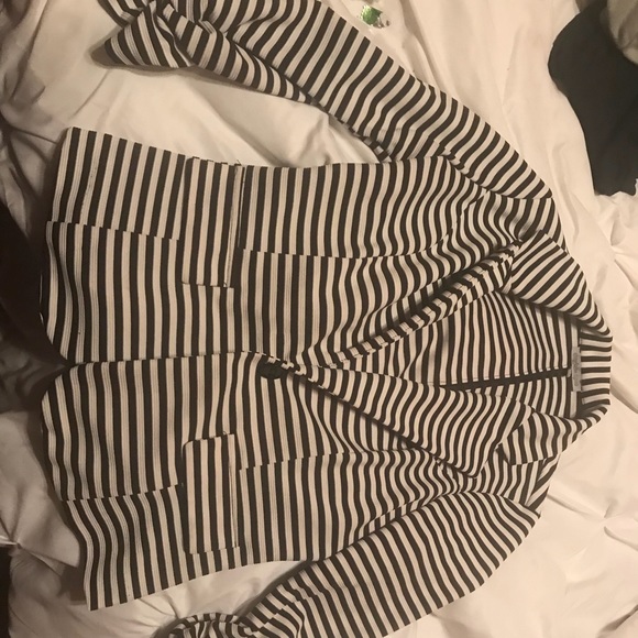 Black and white blazer - Picture 3 of 5